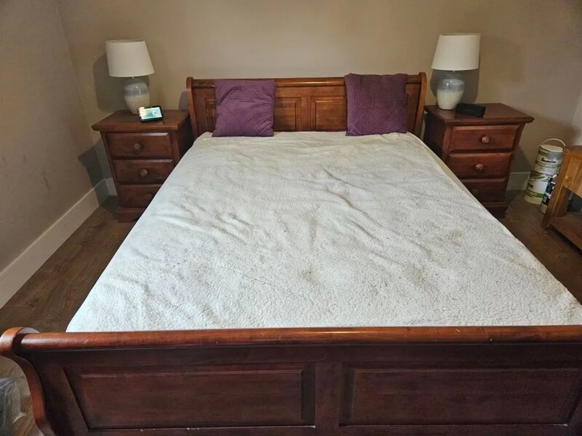 Cherry wood king size sleigh bed, with 2 lockers - Image 1