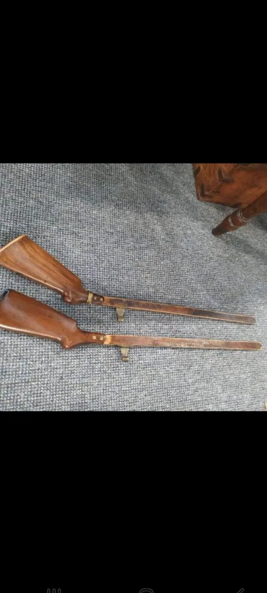 shotgun props with real  grips - Image 1