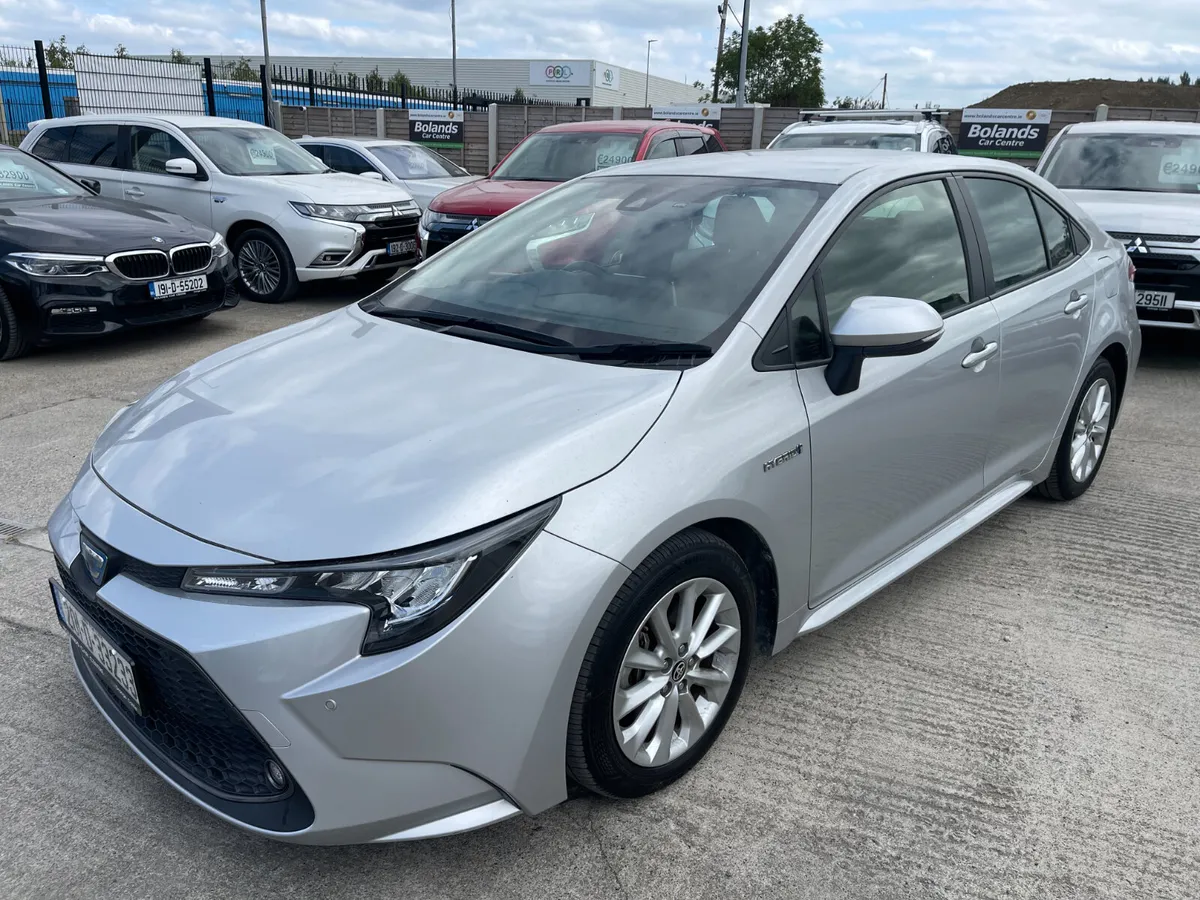 201 Toyota Corolla Hybrid 1.8 Automatic Saloon 4dr - Image 4