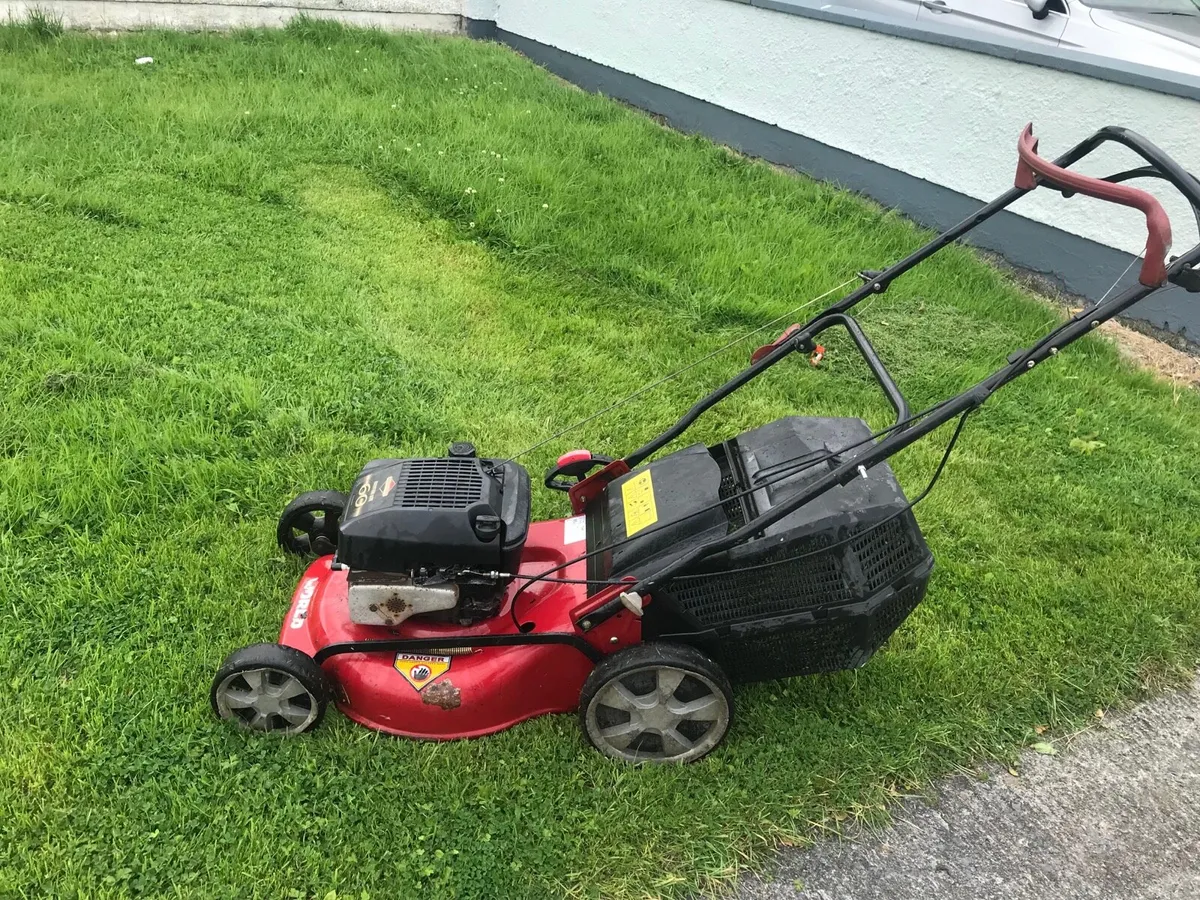 Briggs and stration Self drive lawnmower - Image 3