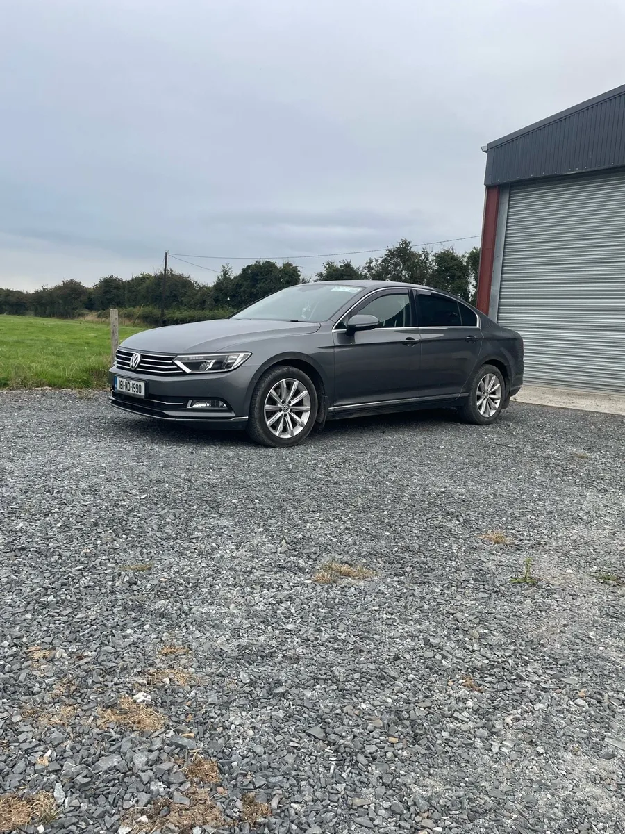 Volkswagen Passat - Image 1