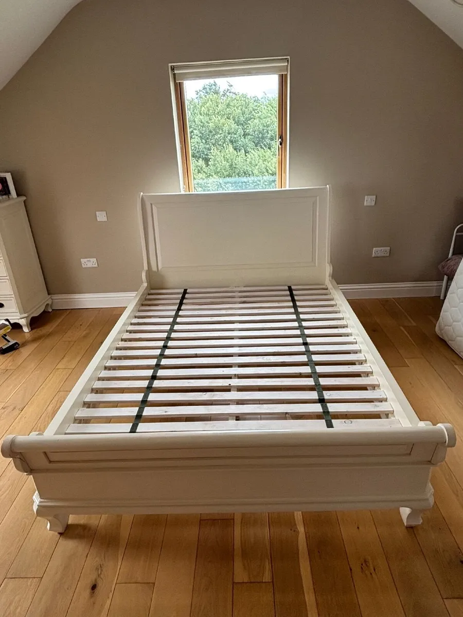Bed - Image 1