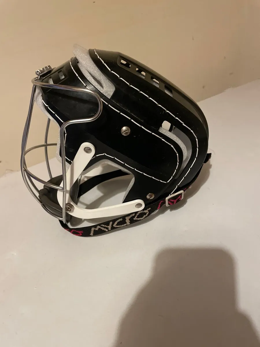 Old style azzurri helmet - Image 2