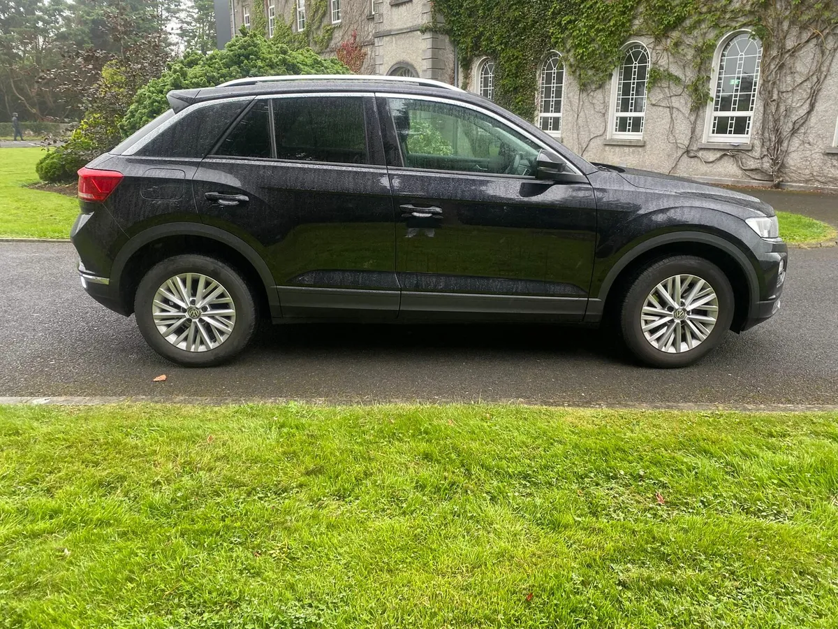 Volkswagen T-roc - Image 2