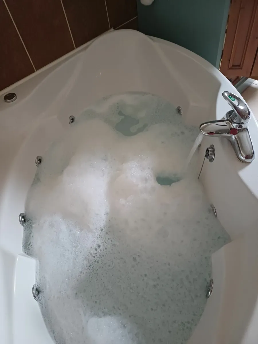 Hot tub bath - Image 2