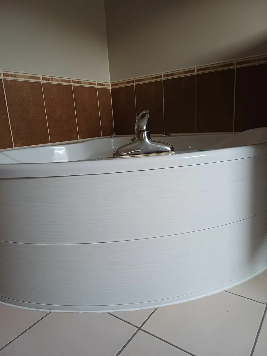 Hot tub bath - Image 3