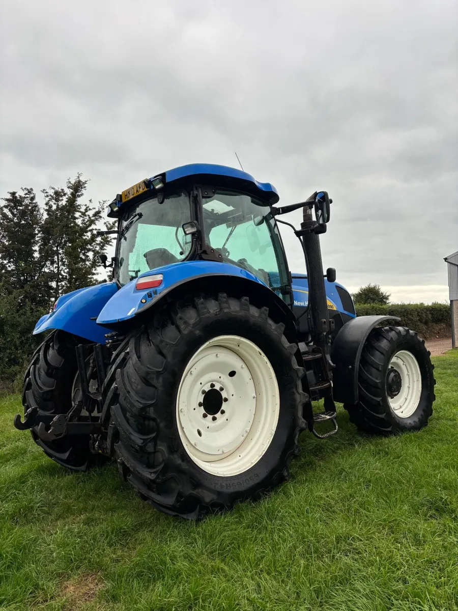 New Holland T6090 tractor - Image 4