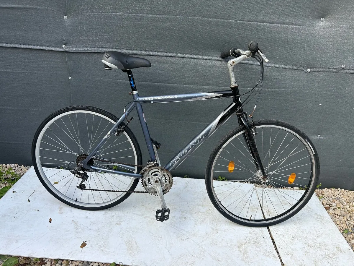 Giant  hybrid bike ❗️Open 7 days ❗️ - Image 1