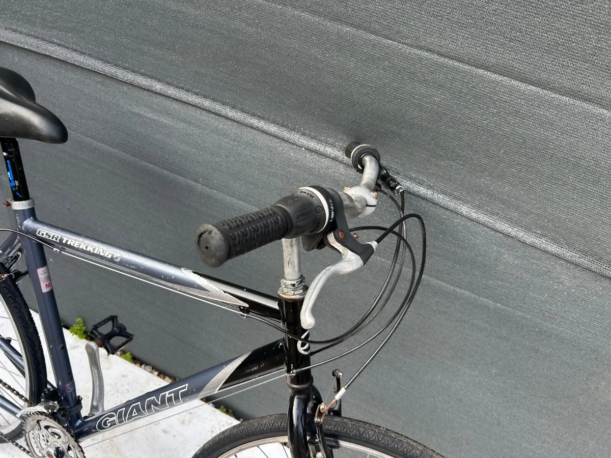 Giant  hybrid bike ❗️Open 7 days ❗️ - Image 2