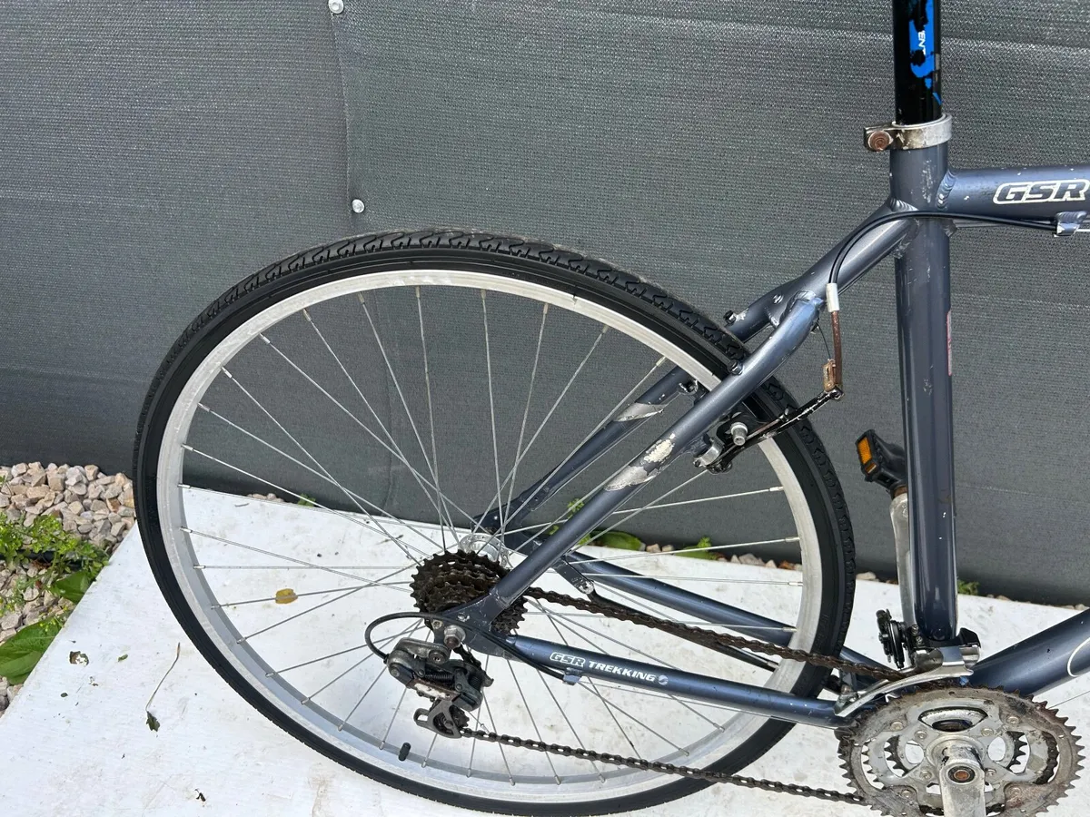 Giant  hybrid bike ❗️Open 7 days ❗️ - Image 3