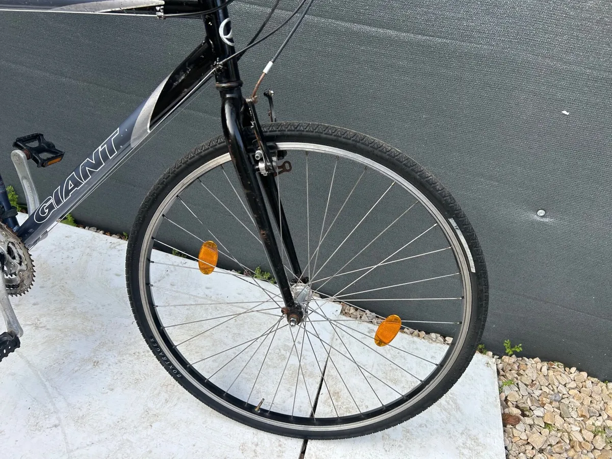 Giant  hybrid bike ❗️Open 7 days ❗️ - Image 4