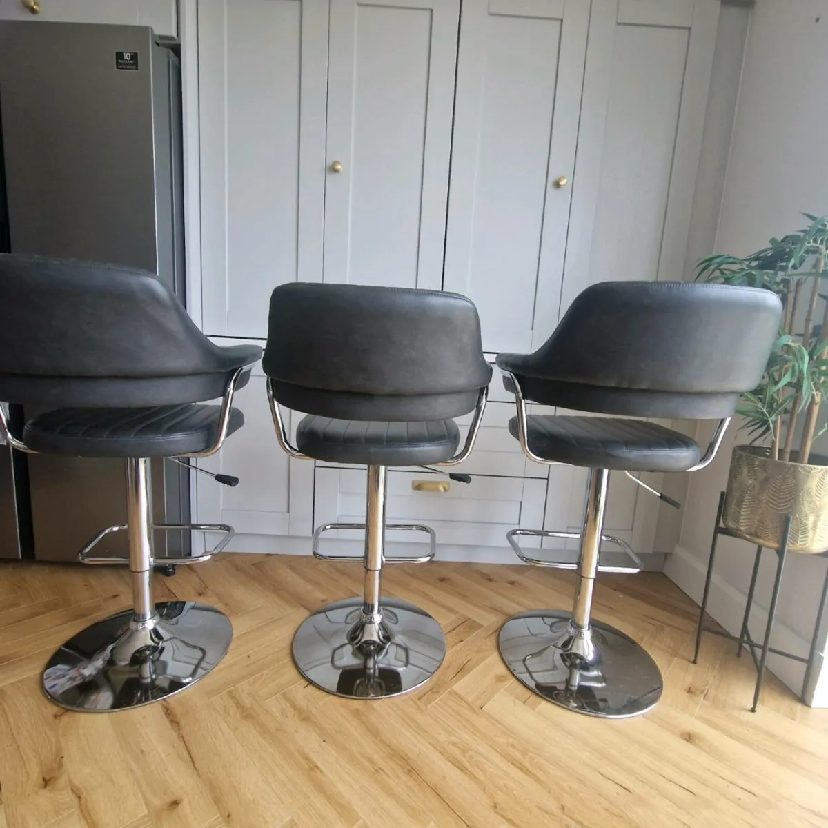 Belmont bar island stools x 4 - Image 4