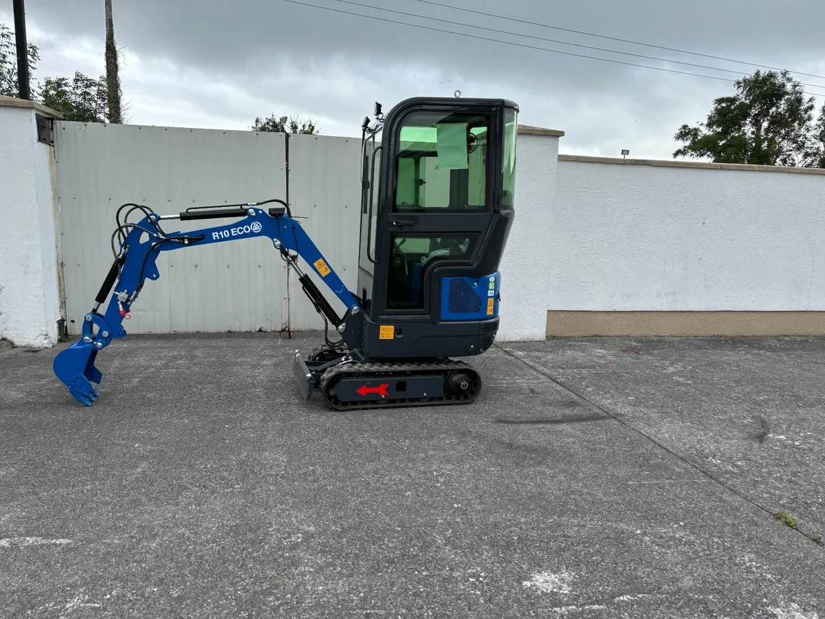 Rippa R10-5.. 1 Ton Cabbed Micro Excavator - Image 1