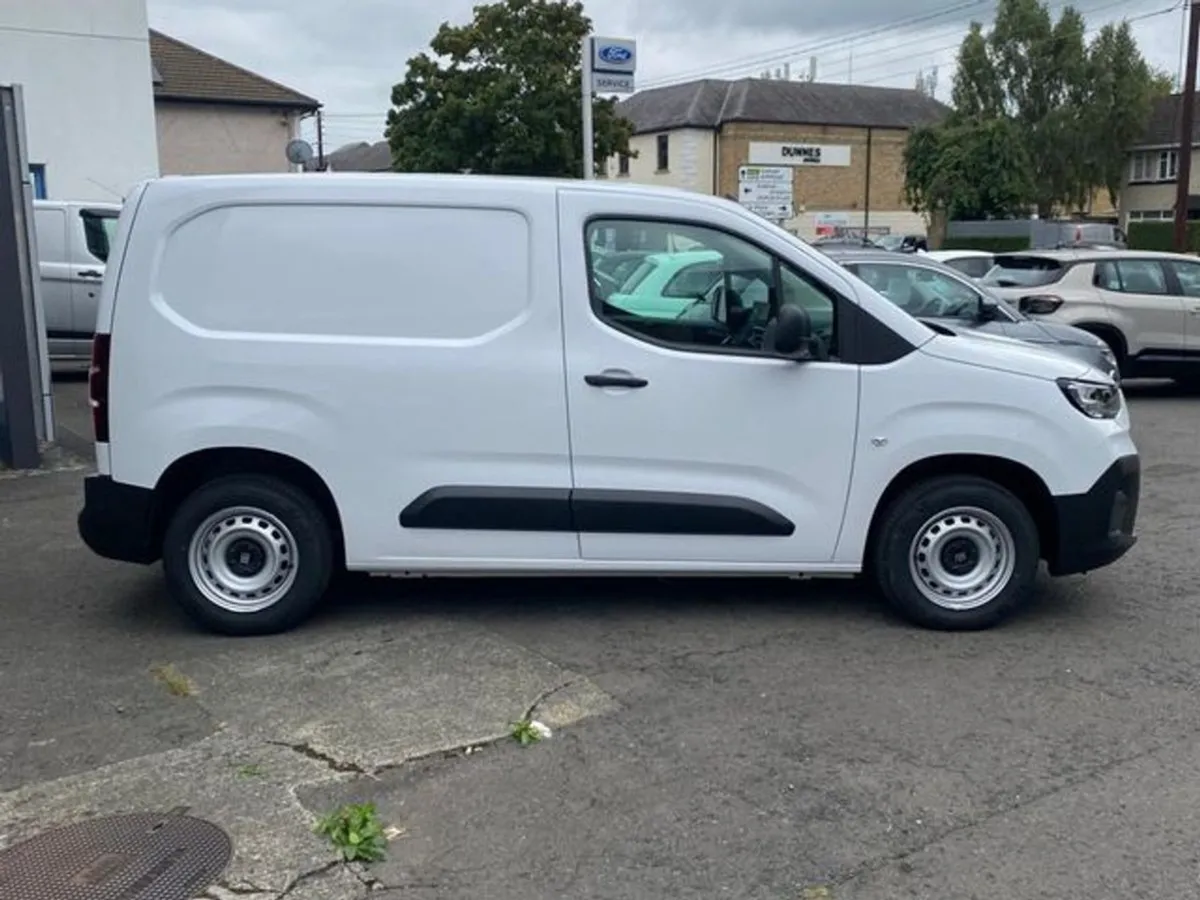 Fiat Doblo SWB 1 5 100HP 650KG 4DR - Image 4