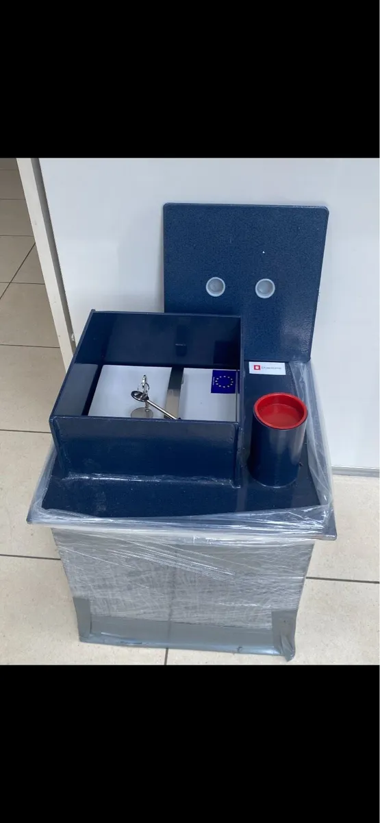 Deposit Safe with drop slot /2 keys - Image 1