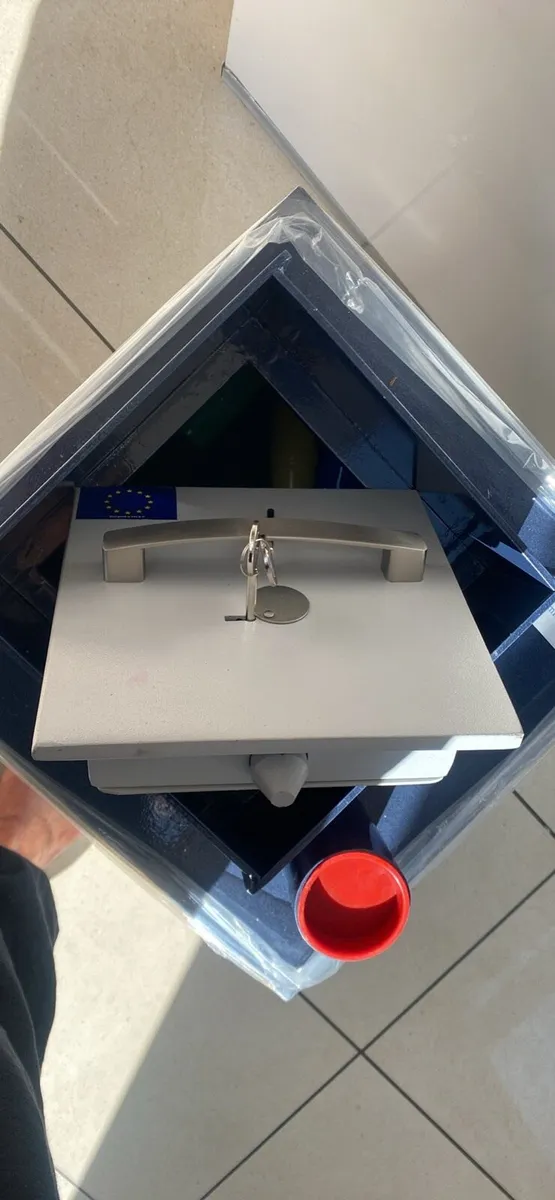 Deposit Safe with drop slot /2 keys - Image 2