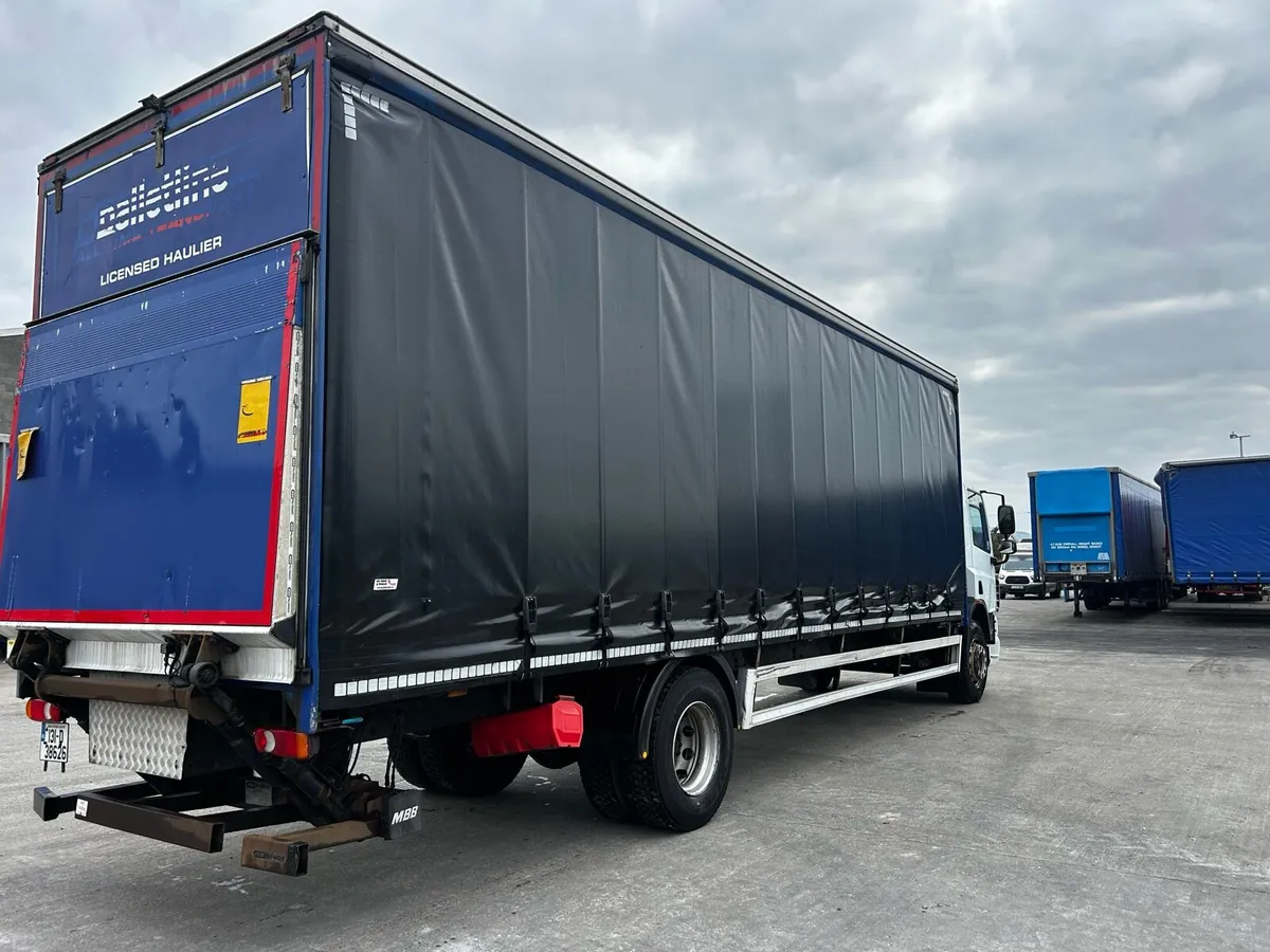 2013 DAF CF curtainside - Image 4