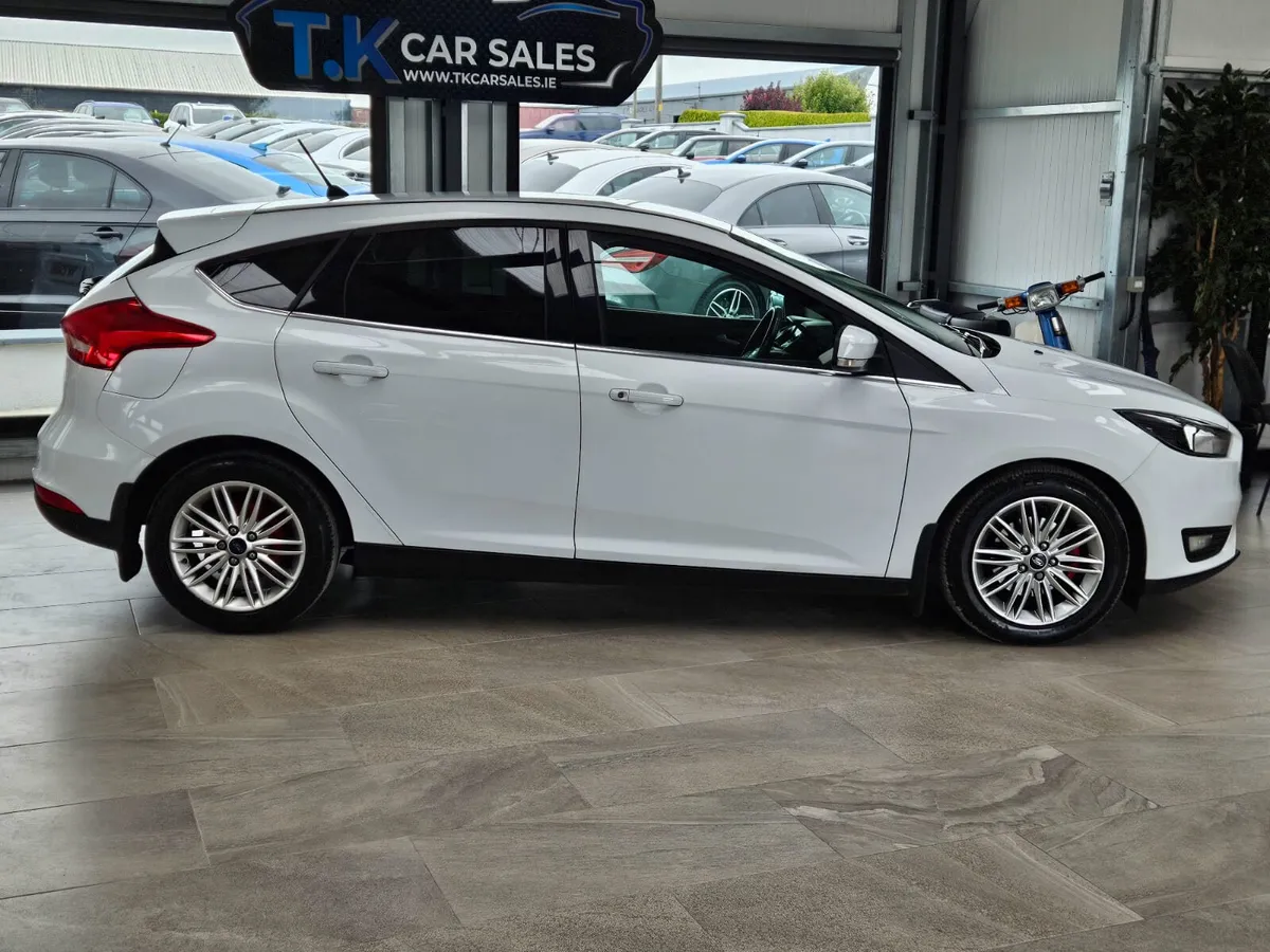 17 FORD FOCUS 1.5 DIESEL ZETEC PLUS - Image 2