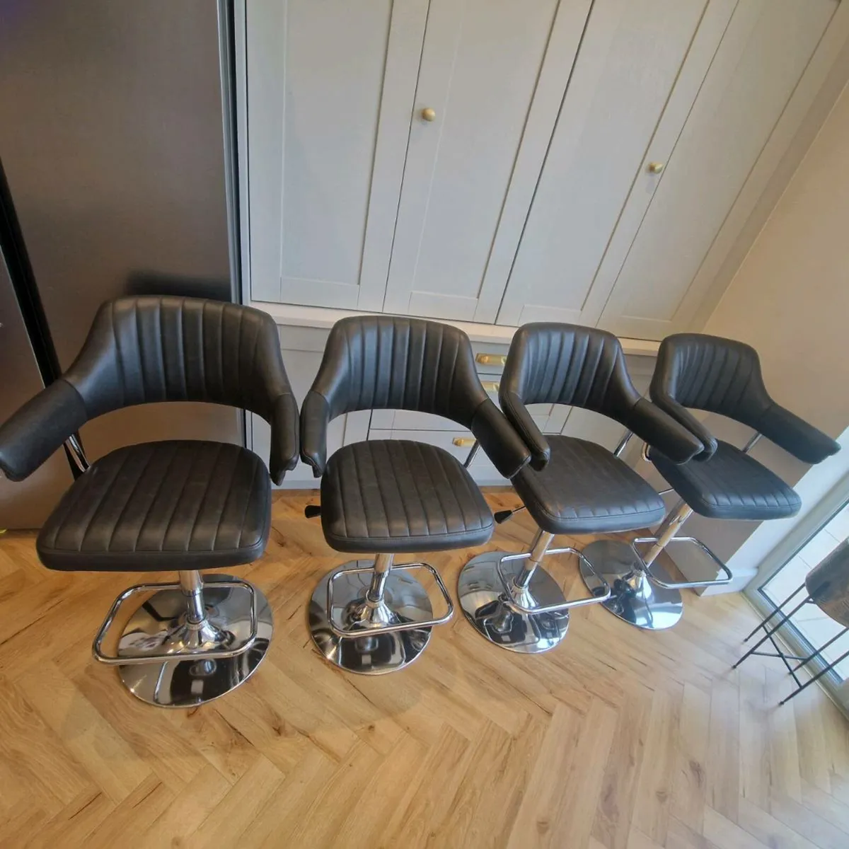 Belmont Bar island stools x 4 - Image 1