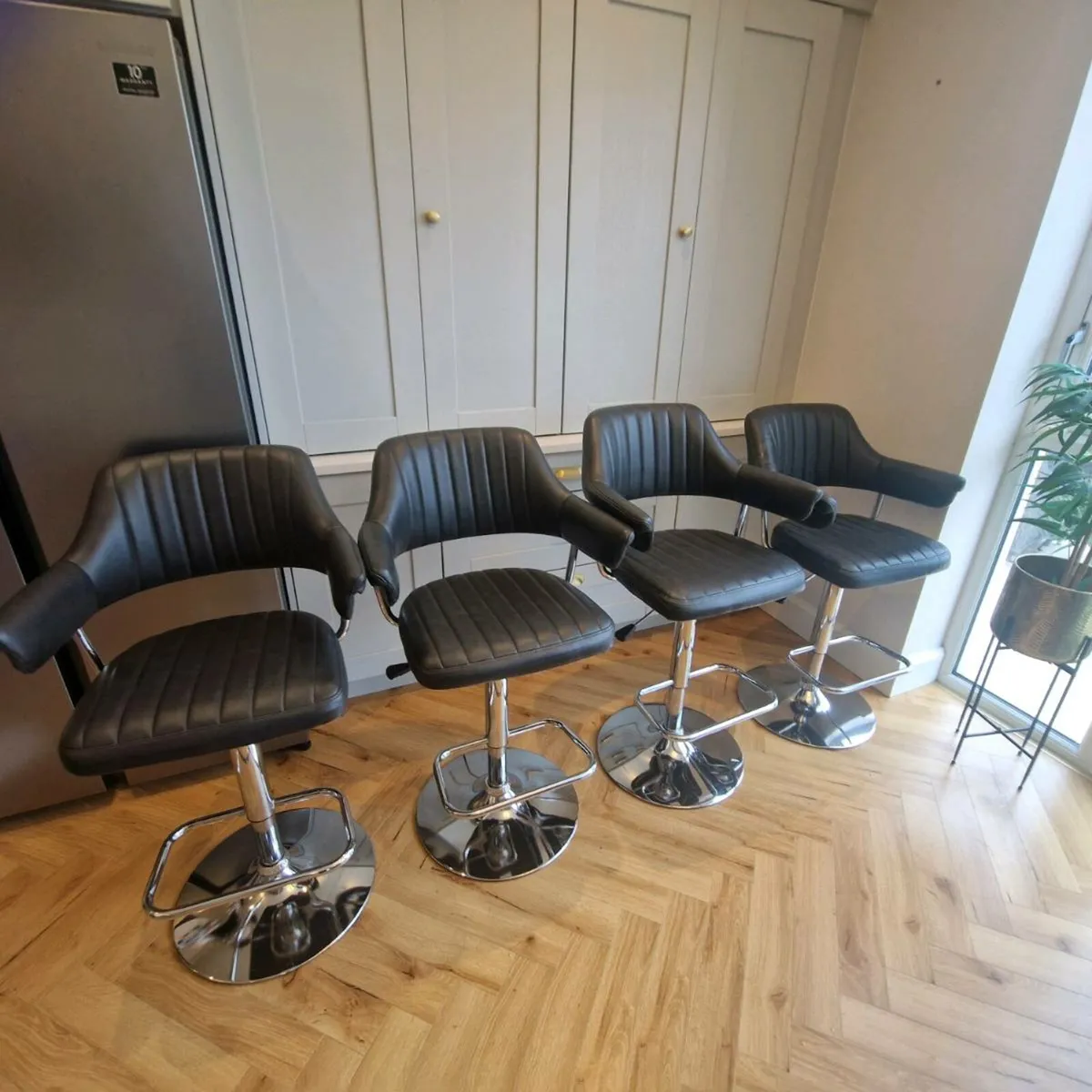 Belmont Bar island stools x 4 - Image 2
