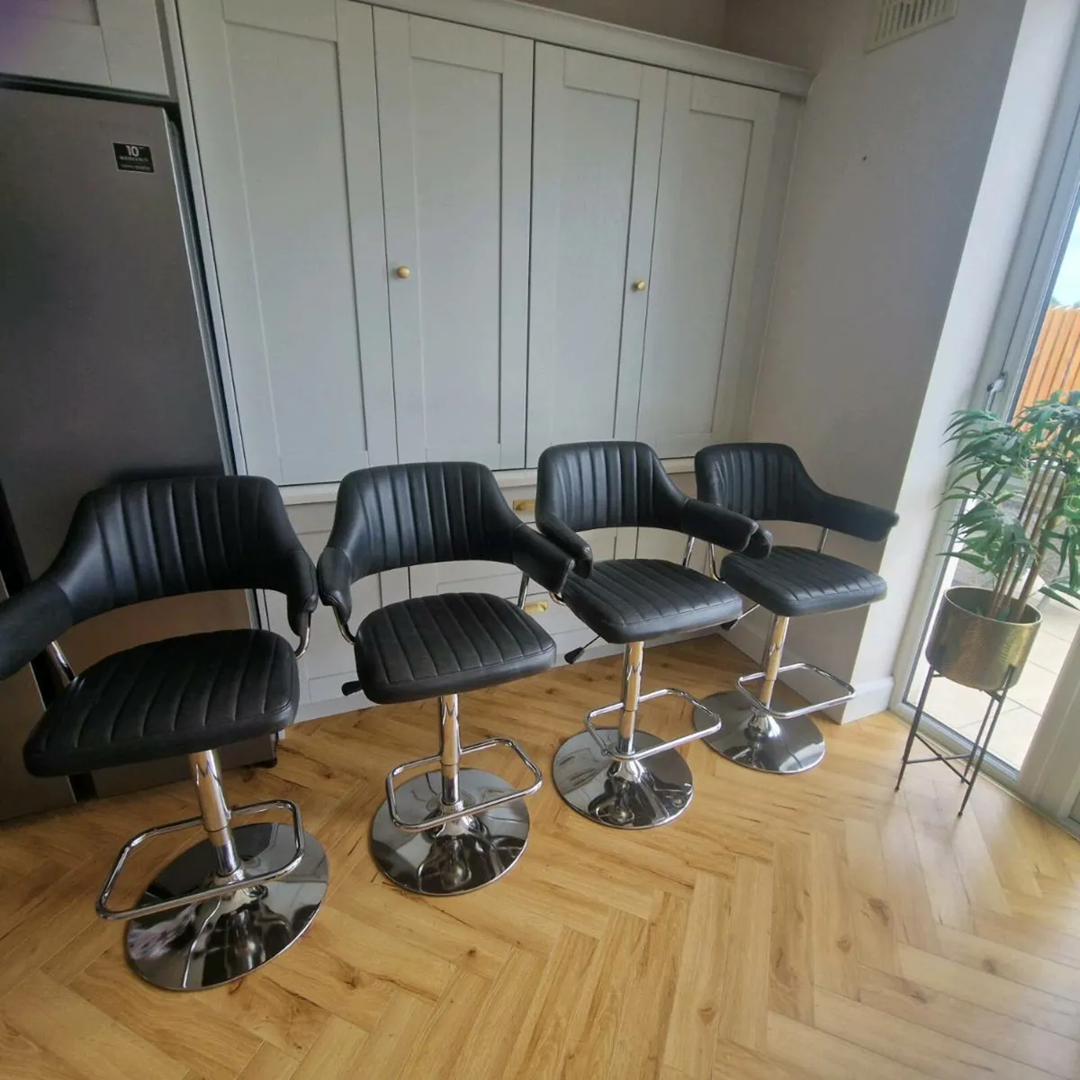 Belmont Bar island stools x 4 - Image 3