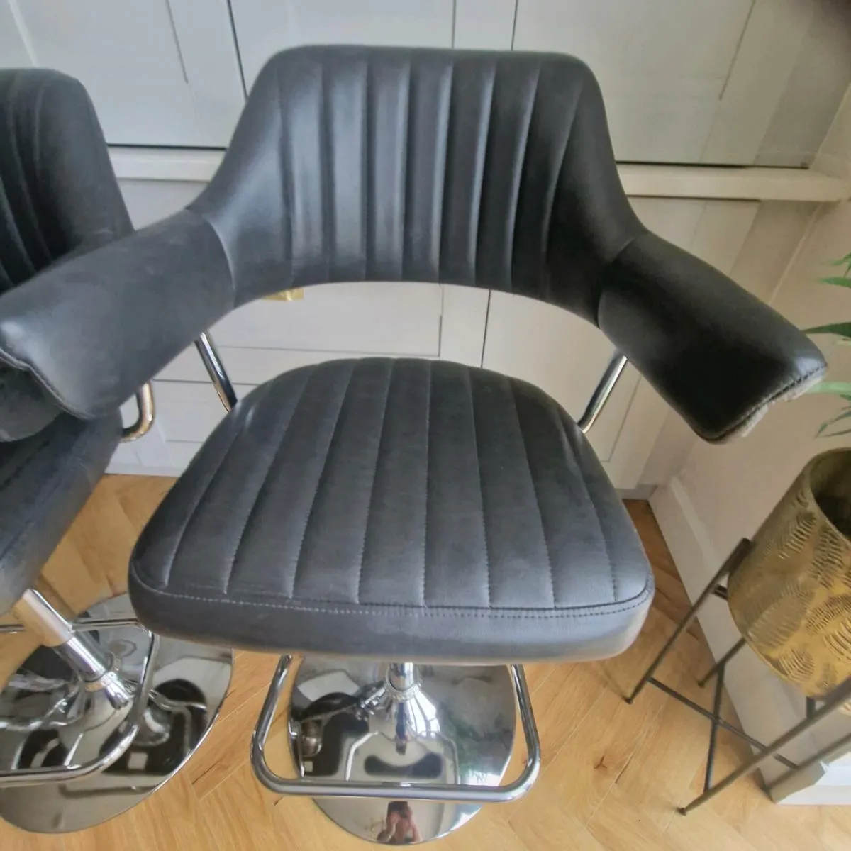 Belmont Bar island stools x 4 - Image 4