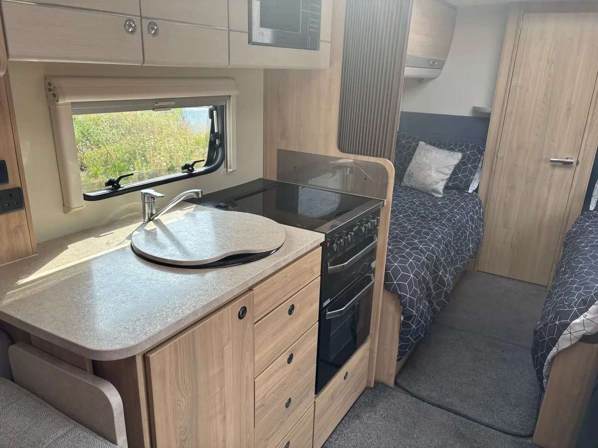 Caravan - Image 3