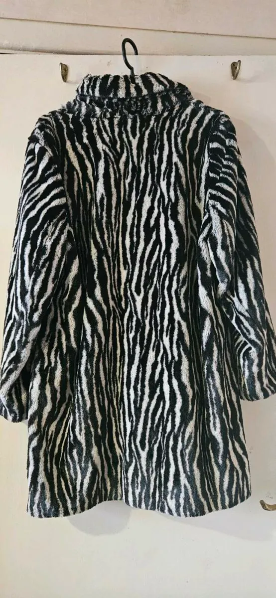Faux fur coat - Image 2