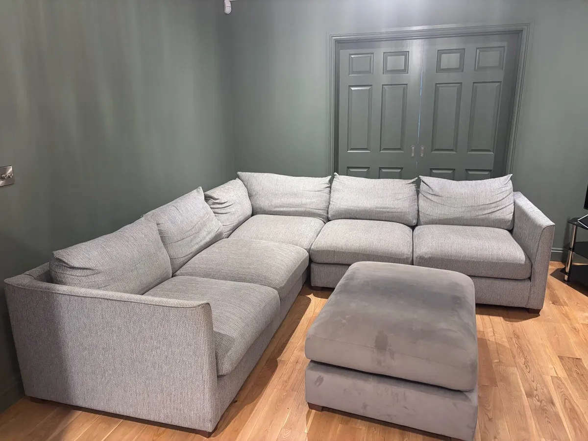 L shaped couch - Image 1
