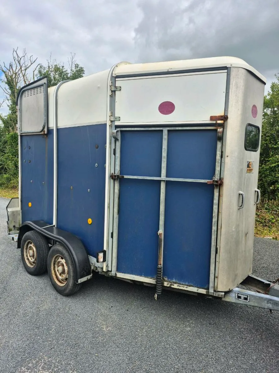 Horsebox 505 - Image 1