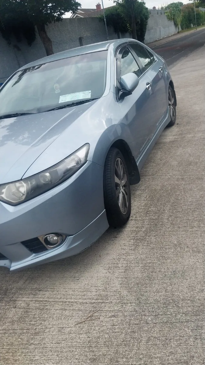 Honda Accord 2011 - Image 2