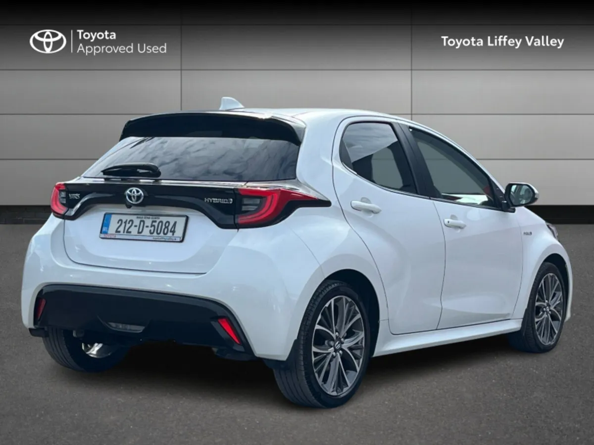 Toyota Yaris YARIA HYBRID PLATINUM - Image 2