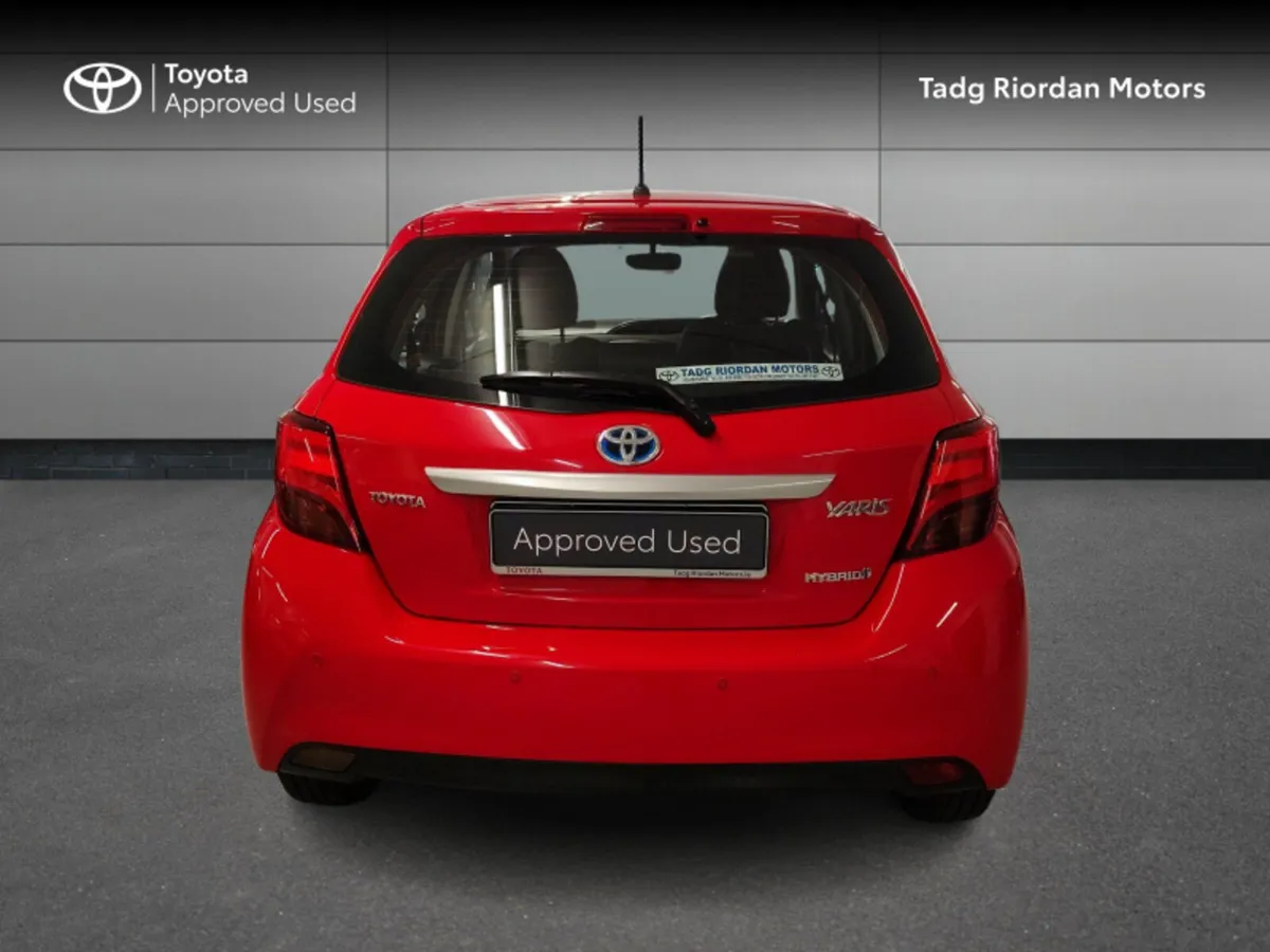 Toyota Yaris HYBRID LUXURY  AUTO * Price Reduction - Image 4