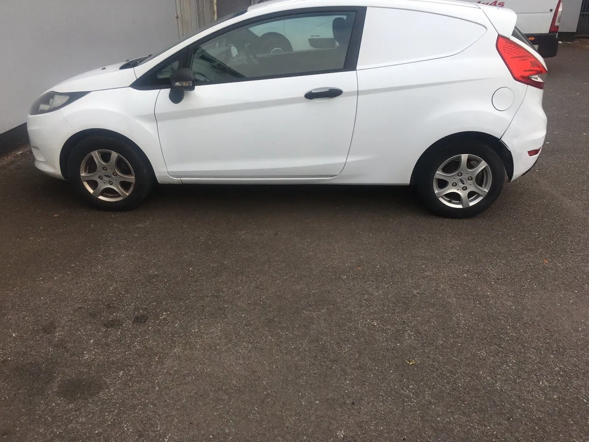 Ford Fiesta Van ,D.O E 12/25 116,000 miles 1.4 Die - Image 3