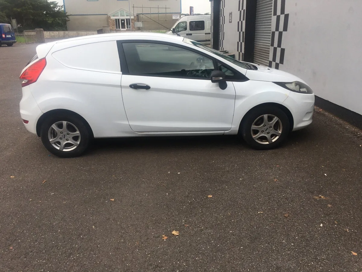 Ford Fiesta Van ,D.O E 12/25 116,000 miles 1.4 Die - Image 4