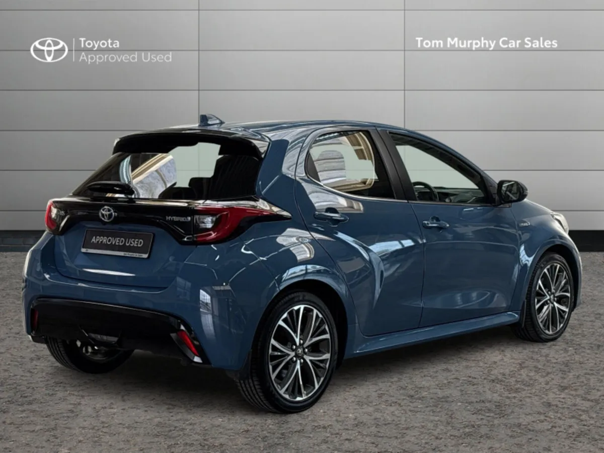 Toyota Yaris YARIS HYBRID PLATINUM - Image 2