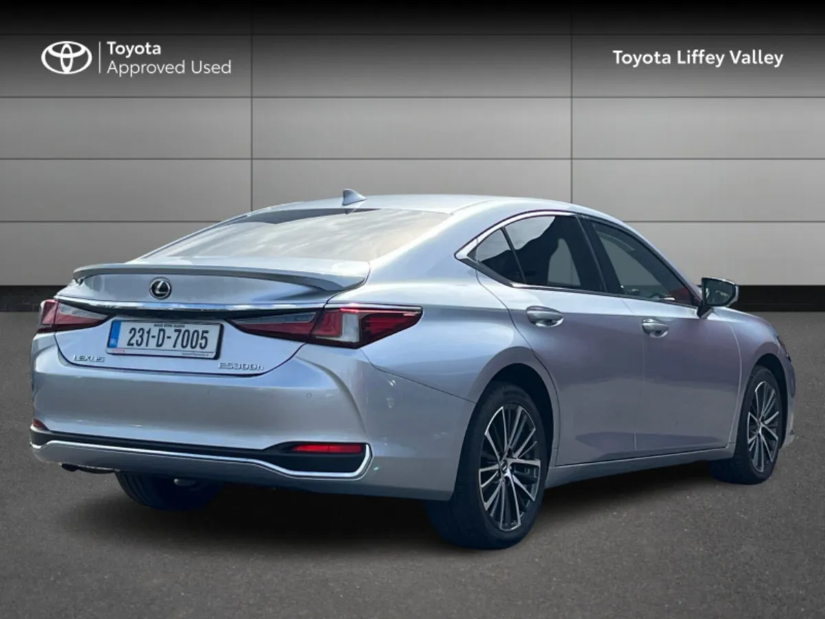 Lexus ES ES300h Dynamic - Image 2