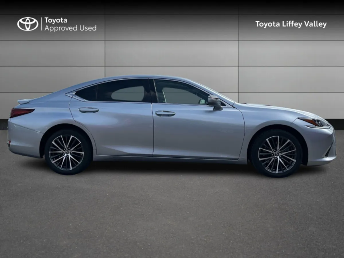 Lexus ES ES300h Dynamic - Image 3
