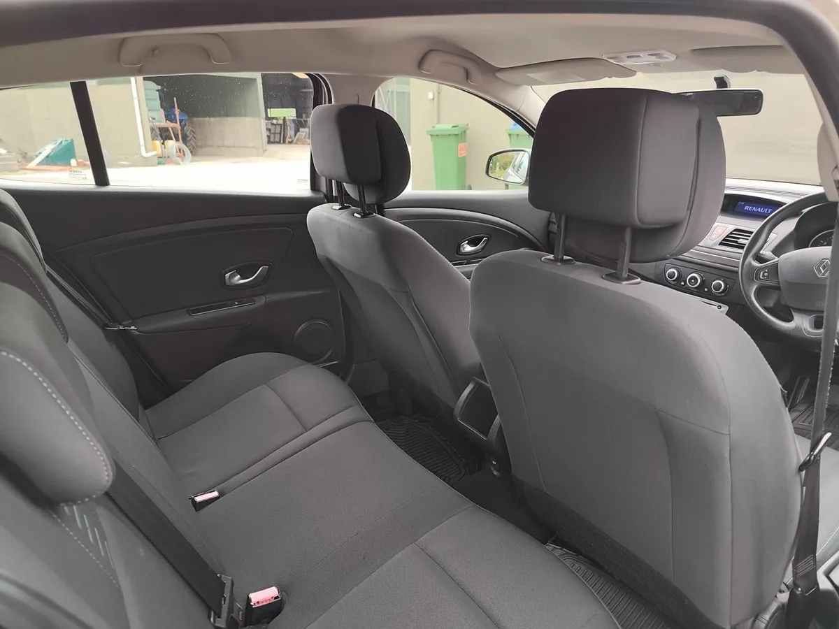 Renault Megane 2011 - Image 2