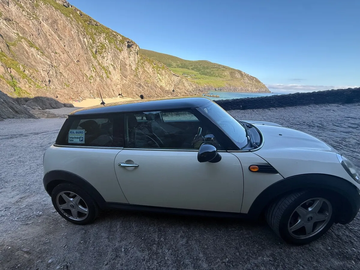 Mini Cooper 2009 - Image 2