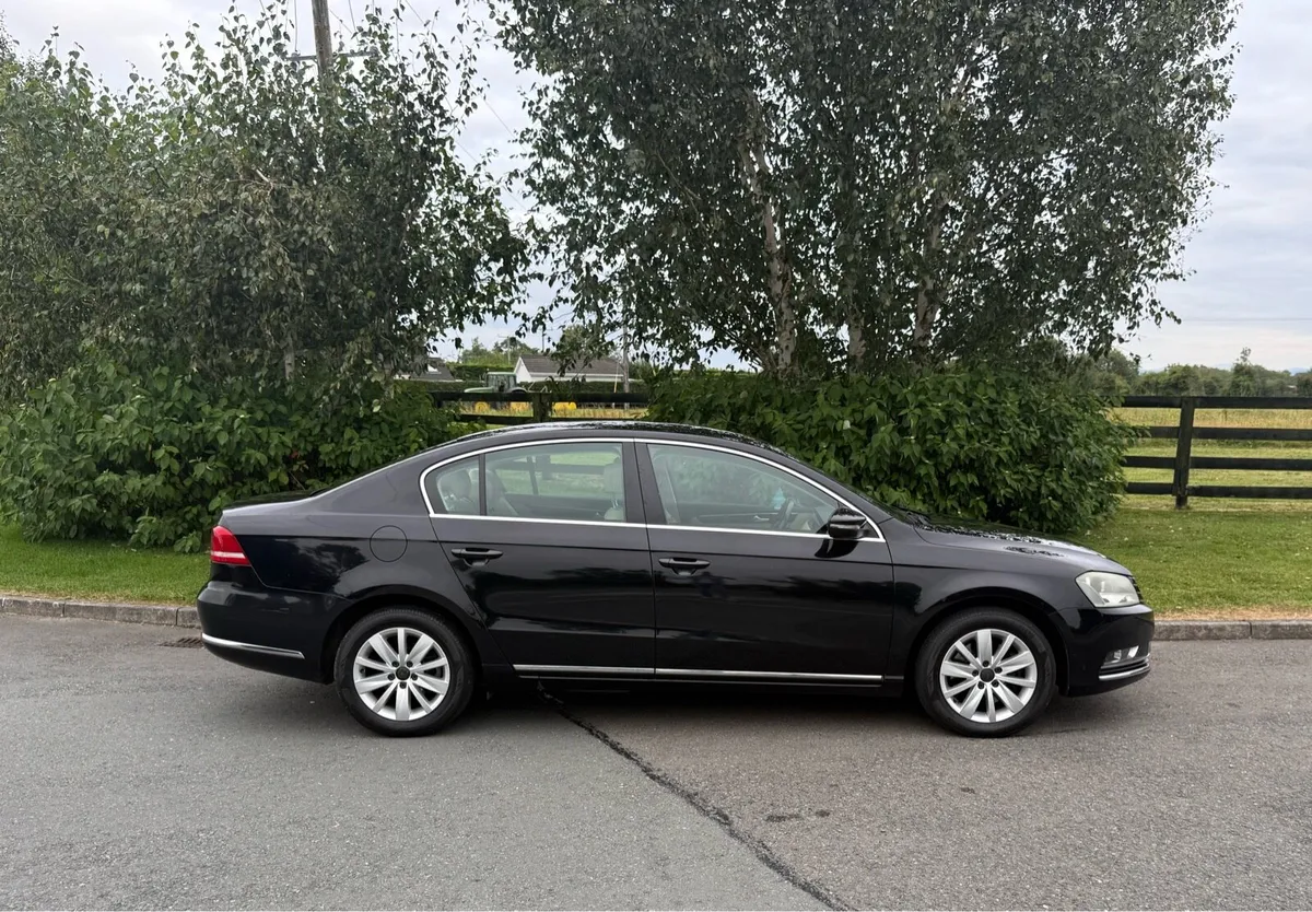 VW Passat 2011 Automatic Low KM !!!! - Image 4