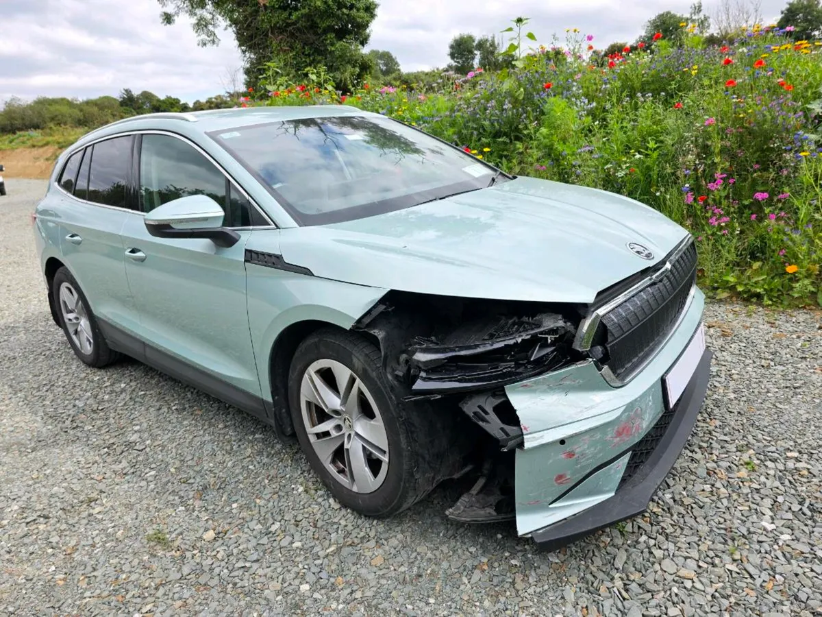 SKODA ENYAQ 80 IV 2022 LIGHT DAMAGE - Image 2