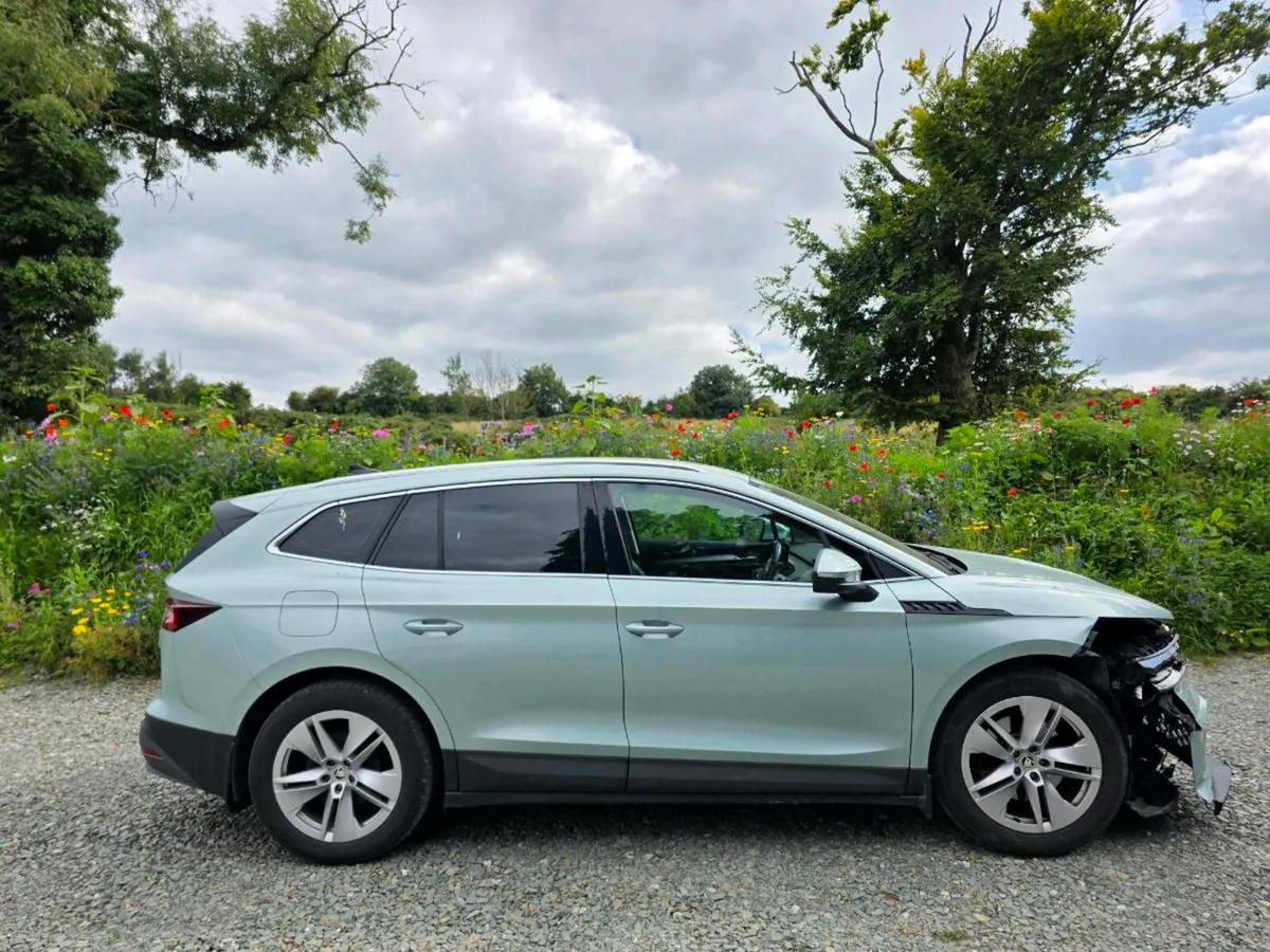 SKODA ENYAQ 80 IV 2022 LIGHT DAMAGE - Image 3