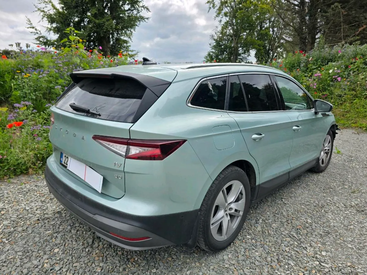 SKODA ENYAQ 80 IV 2022 LIGHT DAMAGE - Image 4