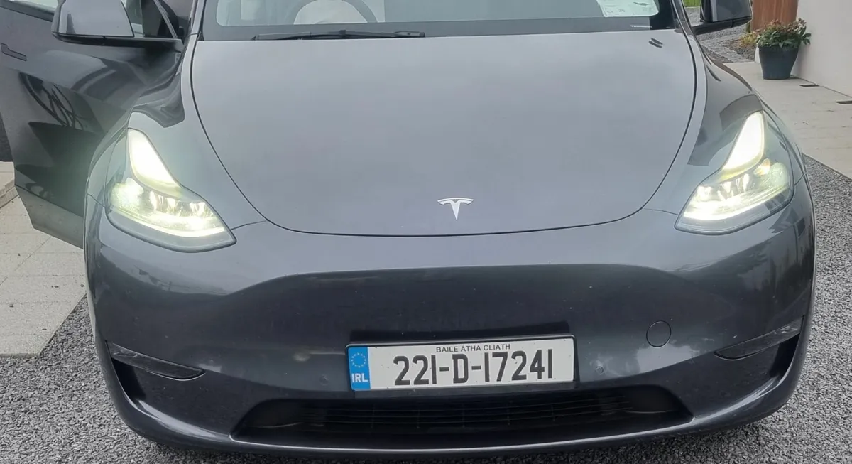 Tesla Model Y 2022 - Image 2