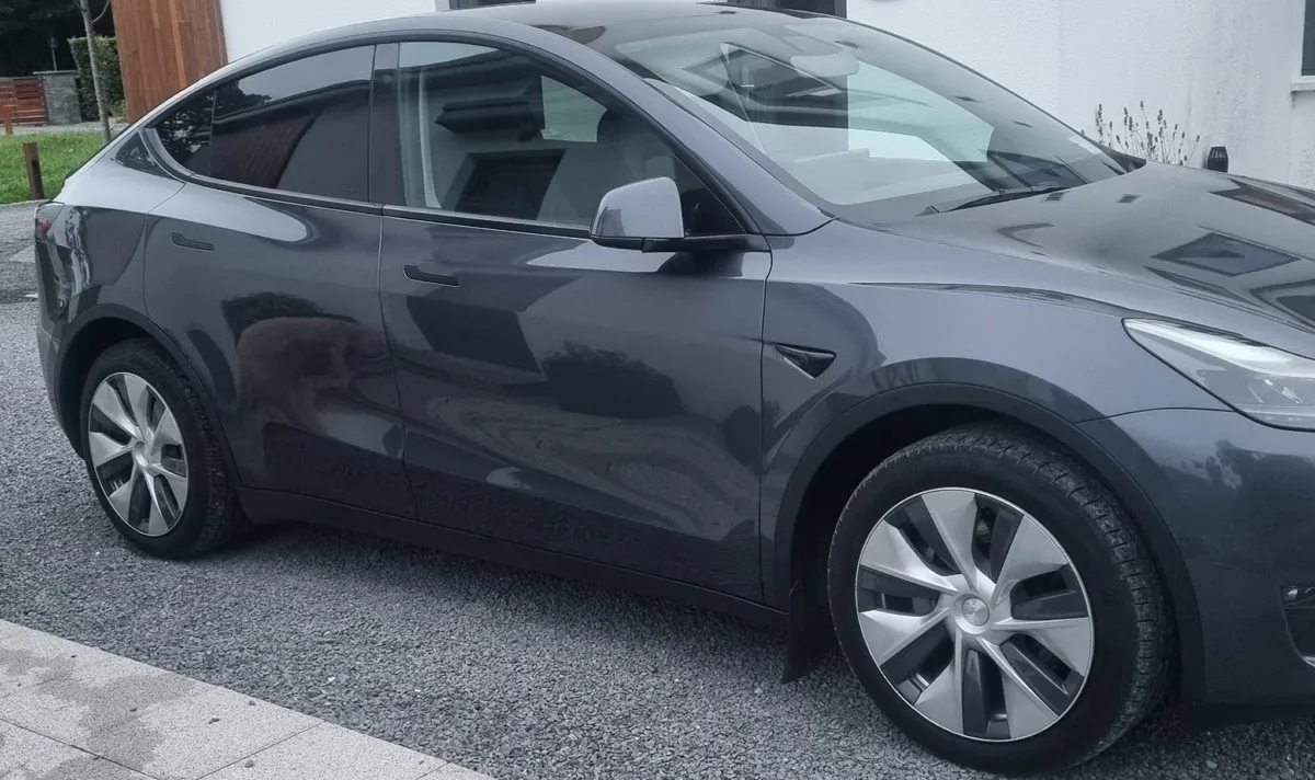 Tesla Model Y 2022 - Image 4