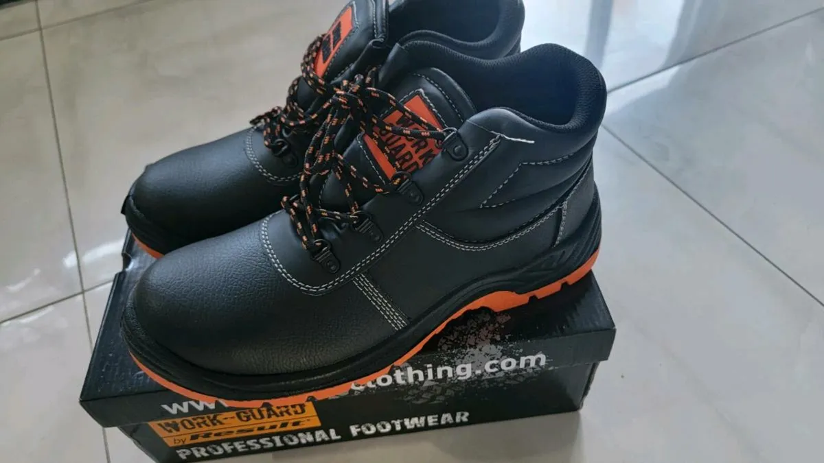 Safety Boots size 10 - Image 1