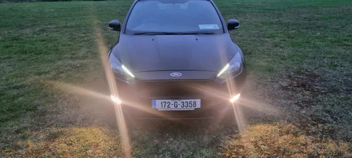 2017 Ford Focus ST Line - Image 4