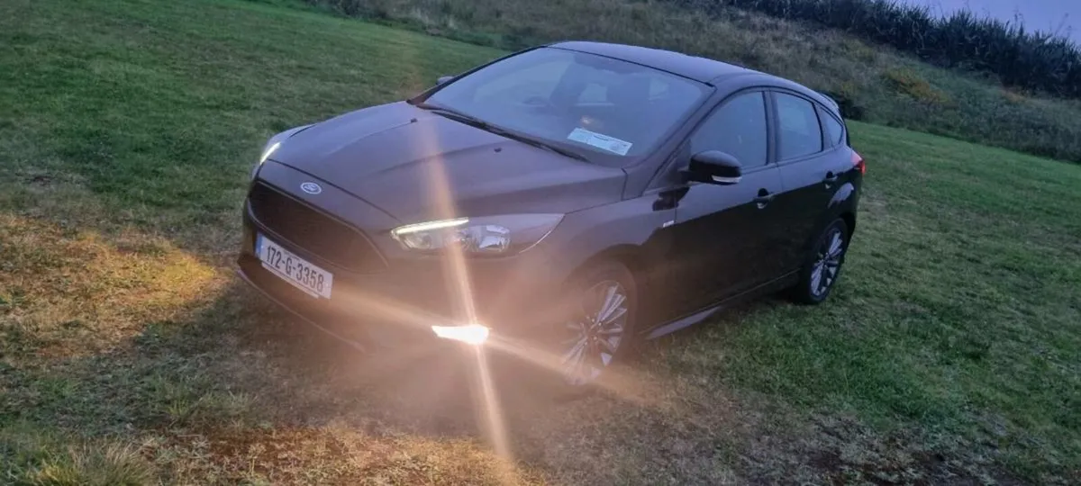 2017 Ford Focus ST Line - Image 3