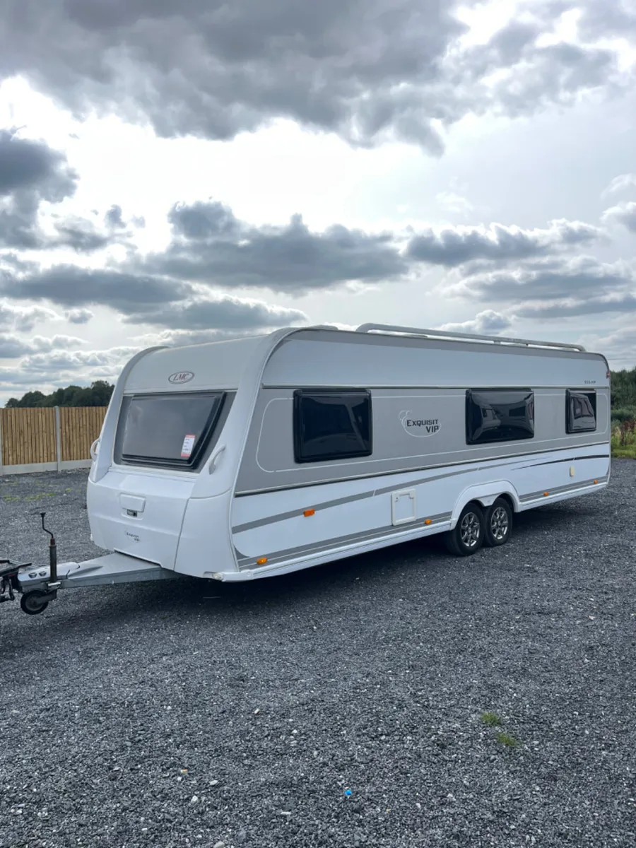 2016 Lmc 655 6 Berth Fixed Bed Caravan - Image 2
